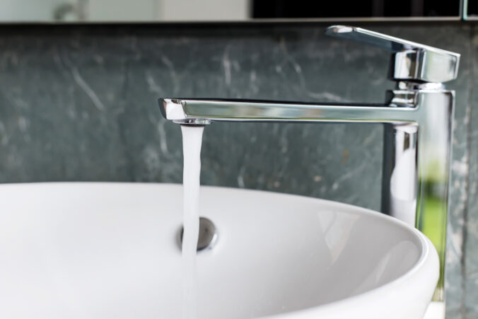 Things you need to consider before hiring a plumber to fix your tapware